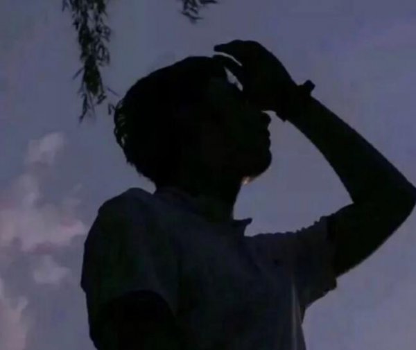 男人爱着旧爱的表现