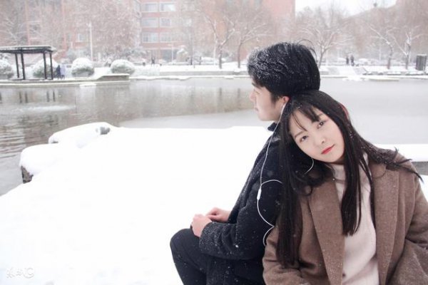 当一个女孩喜欢你都会有哪些表现呢