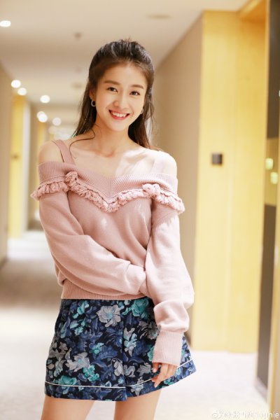 张雪迎旋风少女衣服