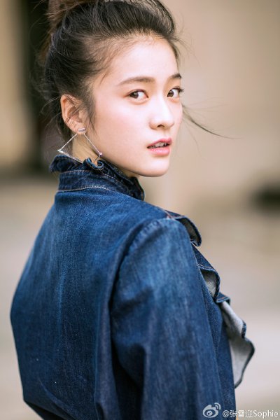 张雪迎旋风少女衣服