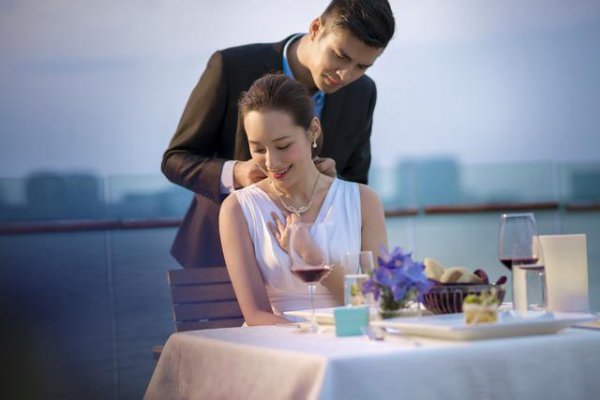 离婚的阴影藏在她的心里