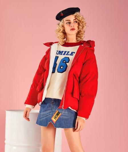 2023年流行的中国红衣服搭配