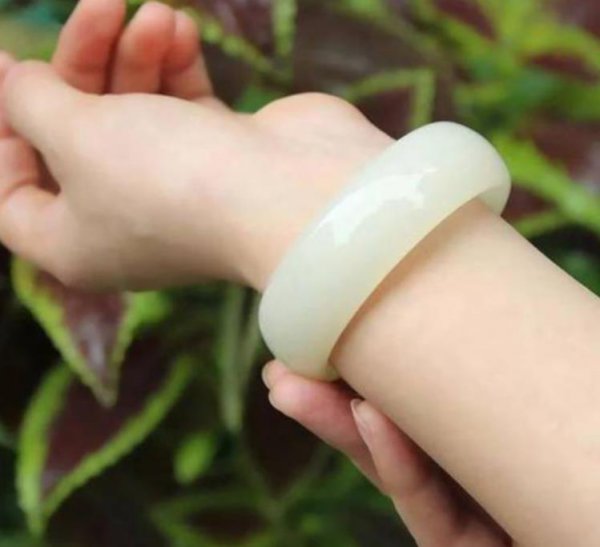 为何未婚的不能戴玉镯