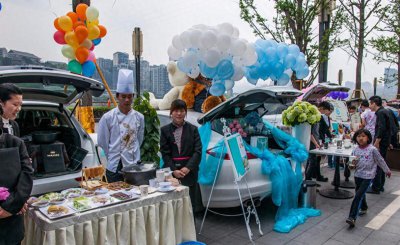 开私家车摆摊适合卖什么东西 后备箱摆摊赚钱攻略