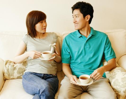 情侣聊什么能培养感情