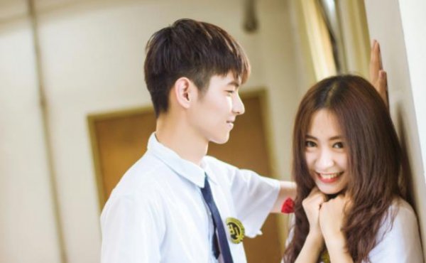 接吻时能摸男人头吗