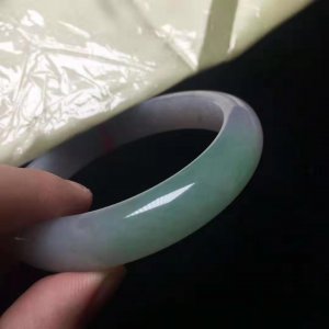 新玉为什么要放3年再戴 新玉为什么要用红绳戴几个月