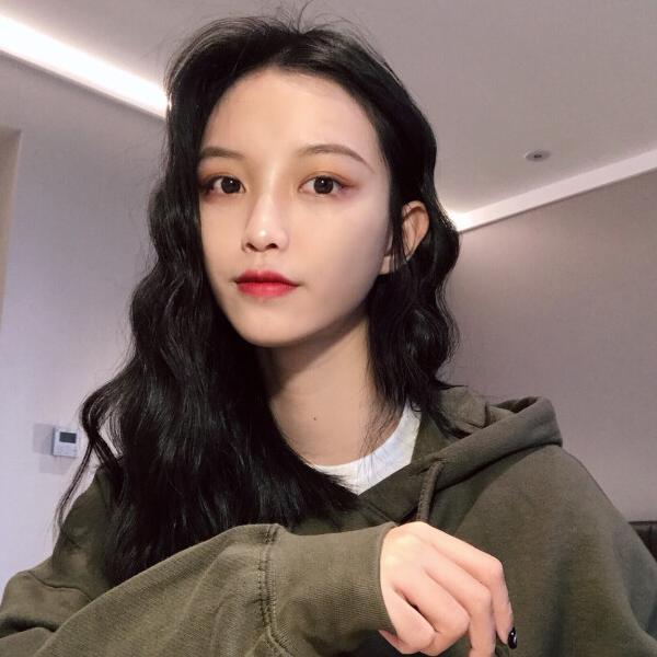 现任经常提起前任女友是什么心理