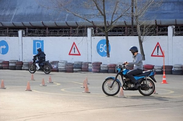 玩机车要考什么驾驶证？一定要考D证吗？