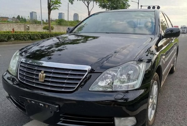 丰田皇冠车属于什么档次？适合什么人开？
