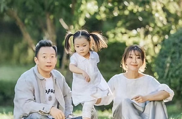 主持人王小骞个人资料简介及家世
