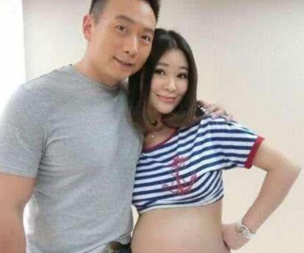 主持人王小骞个人资料简介及家世