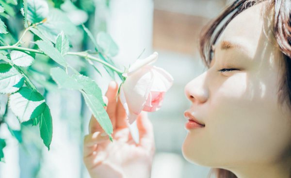 第一次约女生看电影能牵手吗