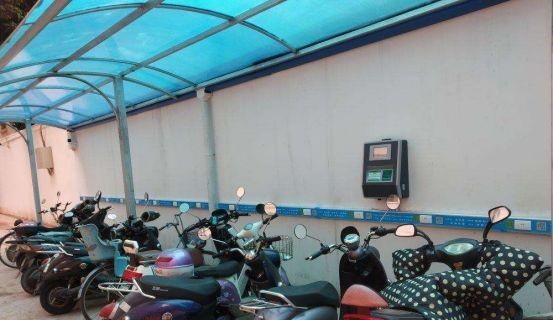 电瓶车一红一绿是在充电吗