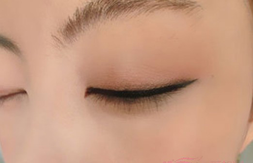 看最甜美可人新娘妆化妆步骤图解