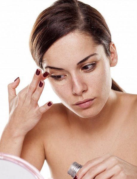 眼袋浮肿是什么原因？