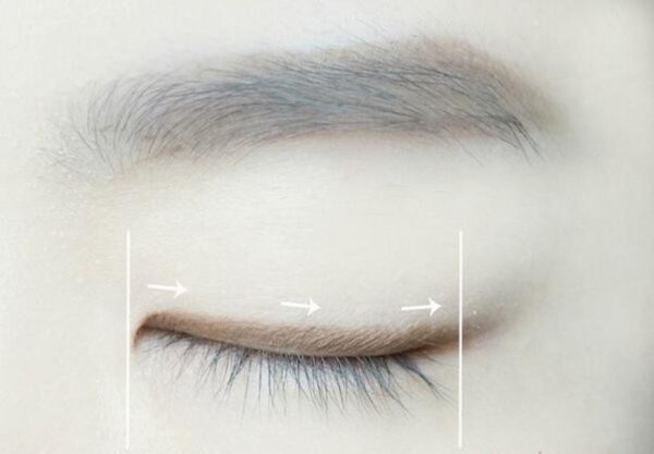 单眼皮眼妆画法步骤