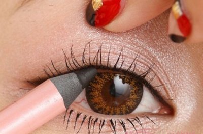 女生甜美淡妆的眼线怎么画好看 如画出甜美淡妆的女生眼线技巧