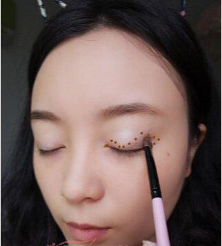 软妹子最爱的日系大眼妆步骤