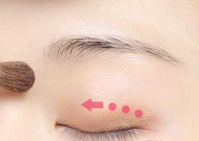 教你简单实用的懒人眼妆画法图 简便实用的懒人眼妆技巧分享
