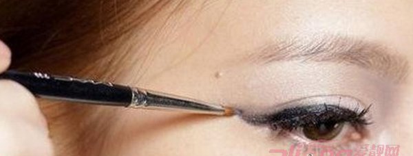 韩国妩媚大眼妆画法图片教程