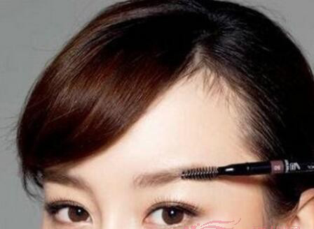现在最流行的最新强势眉毛画法