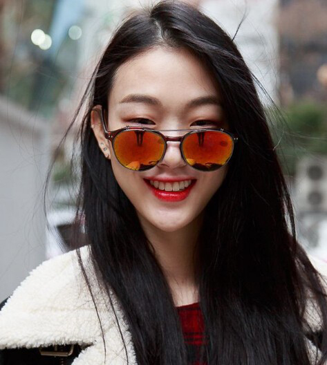 女生戴墨镜唯美图片欣赏