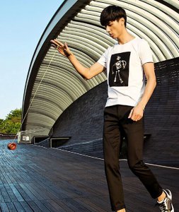 夏日时尚型男必备：印花韩版男装t恤