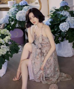 夏装碎花裙美搭 吊带穿得清凉又性感
