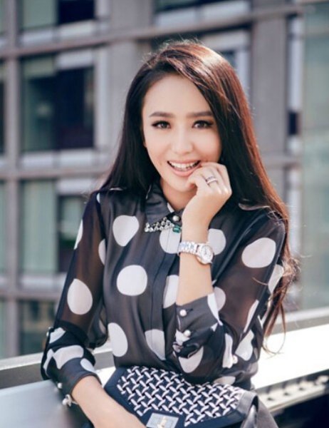 佟丽娅秋装街拍装扮演绎欧美范