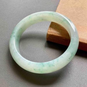 糯冰种是什么级别的价格 糯冰种是什么样子的