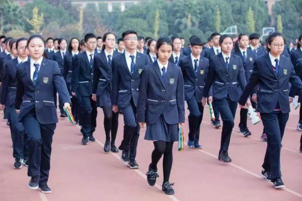 校服怎么穿好看又霸气