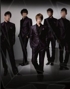 东方神起为什么只有两个人了？东方神起解散了吗？