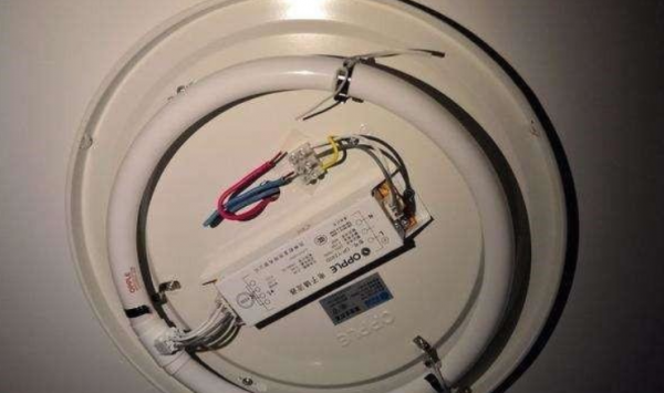 客厅led灯三根三色线接线图
