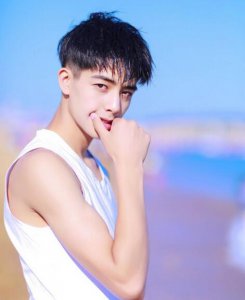 今年最受欢迎的发型男短发图片 2024年最潮男士短发造型大揭秘！