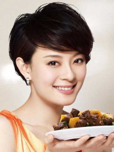方脸型女生选择发型的四点建议 选择发型的四点建议适合方脸型女生