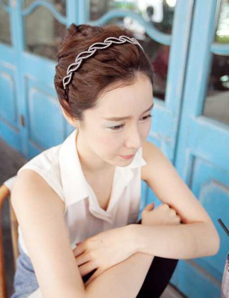 达人示范发箍搭配：时尚惊艳你的眼球