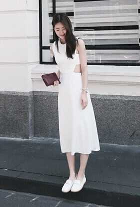 白色长裙搭配单鞋唯美又显气质