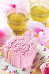 团圆中秋DIY玫瑰薯泥冰皮月饼 自制玫瑰薯泥冰皮月饼共度团圆中秋时光