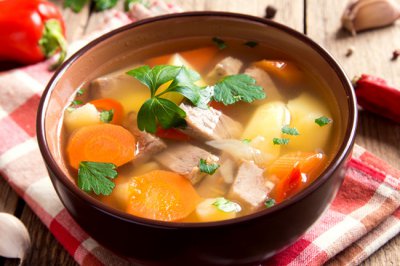 冬季暖身汤推荐：黄芪羊肉汤 冬日暖心：養生黃芪羊肉湯