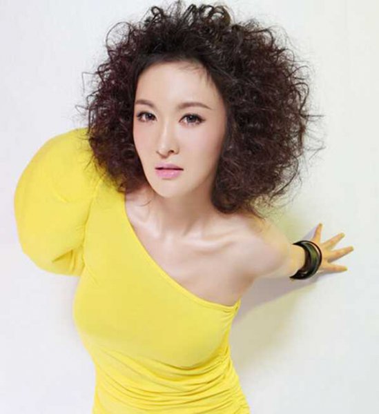 女士短发时尚锡纸烫发型图片