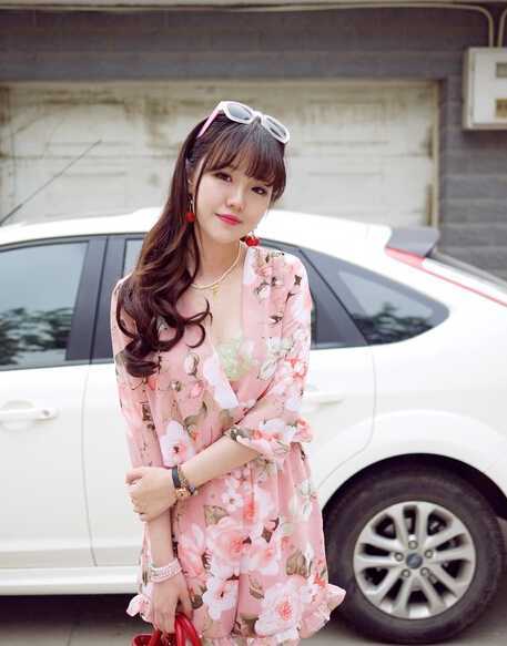女生秋季最流行烫发发型图片