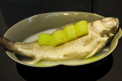 春笋豆腐鲈鱼头汤的家常做法 春笋豆腐鲈鱼头汤简便制作