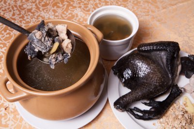 乌鸡炖汤适合女性滋补食用 女性适宜食用的滋补乌鸡炖汤