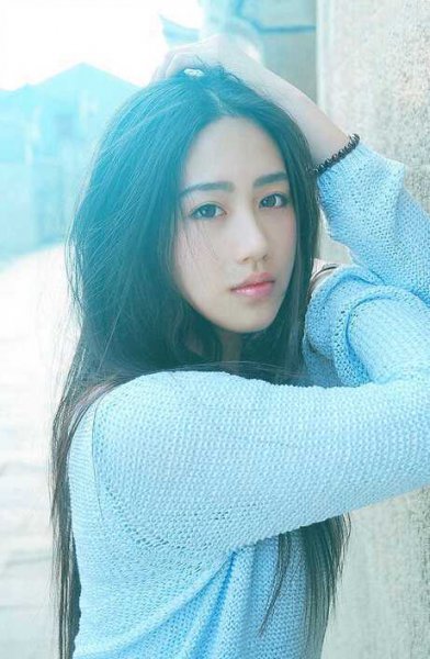 倒三角脸型适合什么长发发型