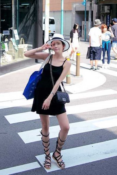 夏季新款纯色露背性感修身短裙