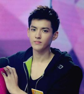 kris吴亦凡帅气短发发型 Kris吴亦凡帅气短发造型展现俊朗魅力