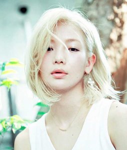 赚足回头率女生减龄短发造型 迷人回头率！女生短发减龄造型赚足眼球