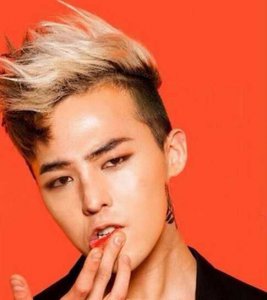 男生流行个性莫西干短发发型 时下热门男生蓬松短发潮流