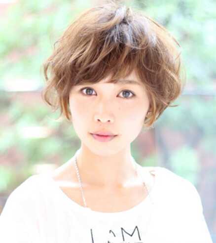 秋季最新女生帅气短发发型